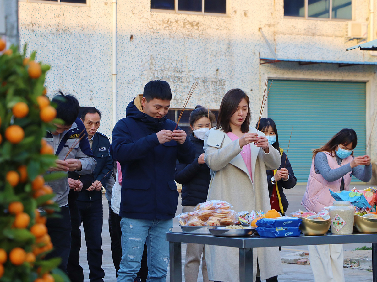 ee116f59bdac2a30a7b7ae1bdd24073